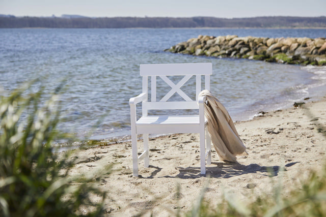 Sofiero Set - Dreisitzerbank, zwei Stühle & Tisch - Weiß