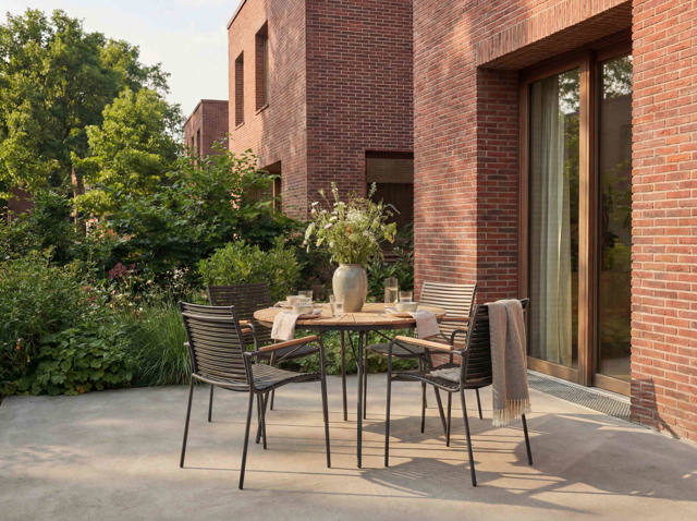 Ellen & Mood Classic Set - Tisch 110 cm & Vier Stühle - Anthrazit