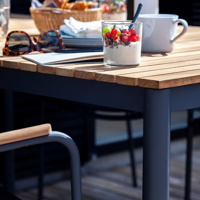 Mood Classic Set - Tisch & Vier Stühle - Anthrazit